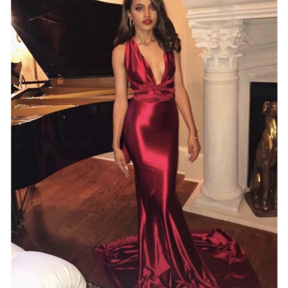 Deep V-neck Dress with Plunging Neckline Red Formal Maxi Gown